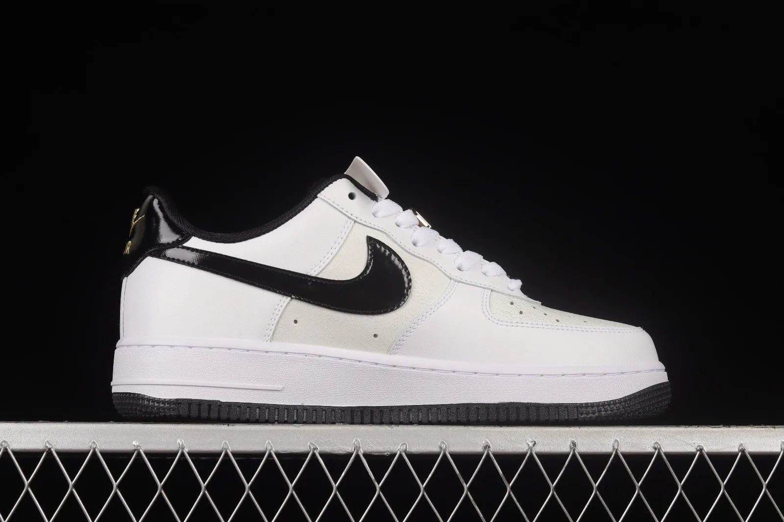 Nike Air Force 1 07 Low White Black Metallic Gold DQ0300-100