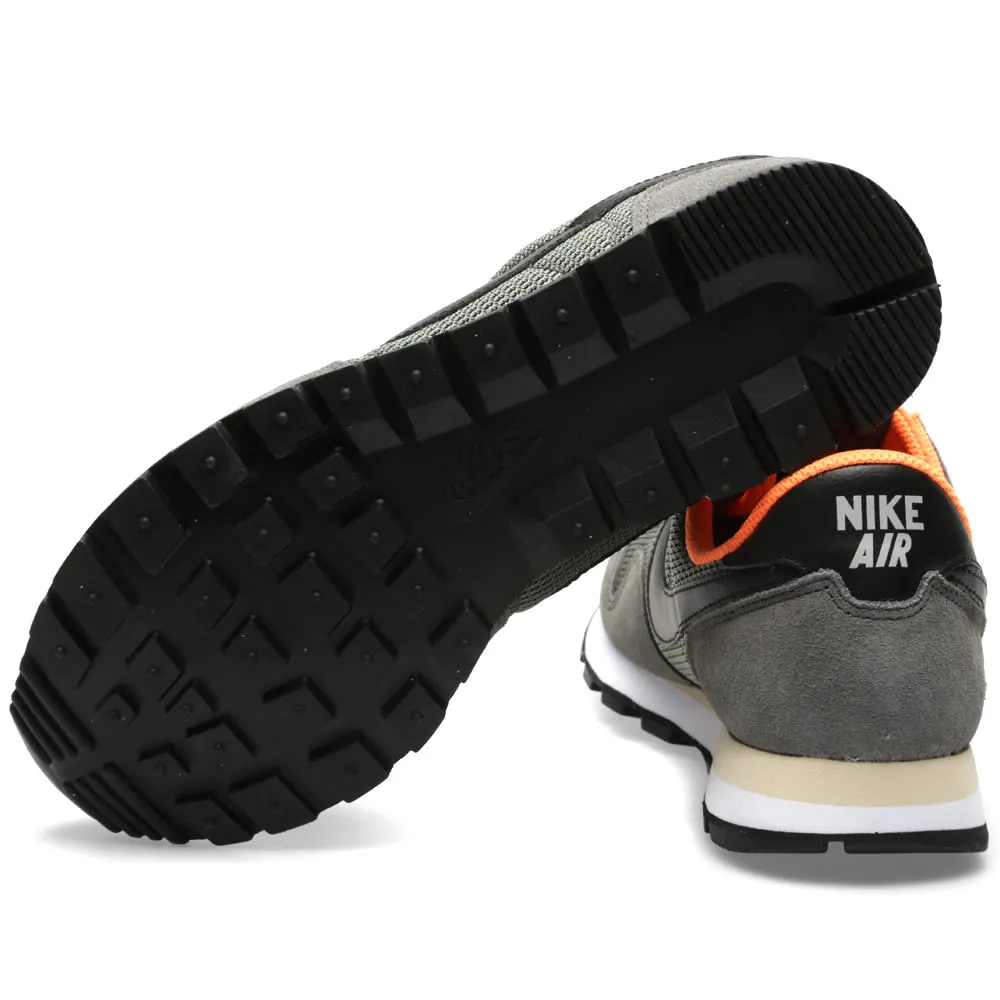 Nike Air Pegasus '83Dark Pewter & Atomic Orange