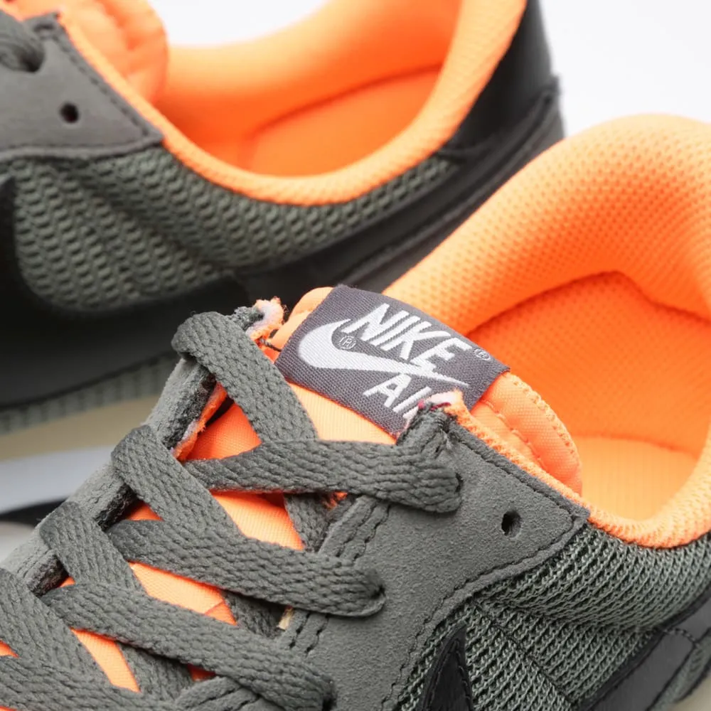 Nike Air Pegasus '83Dark Pewter & Atomic Orange